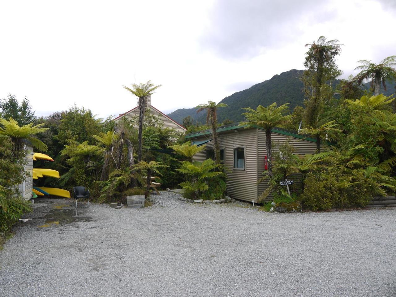 Central Franz Josef Cabins And Flats Exterior photo