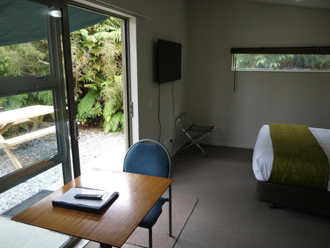 Central Franz Josef Cabins And Flats Exterior photo