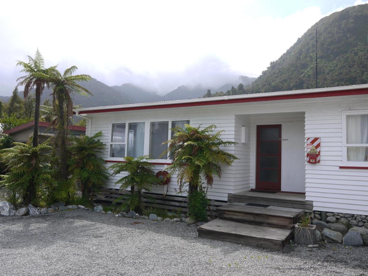 Central Franz Josef Cabins And Flats Exterior photo