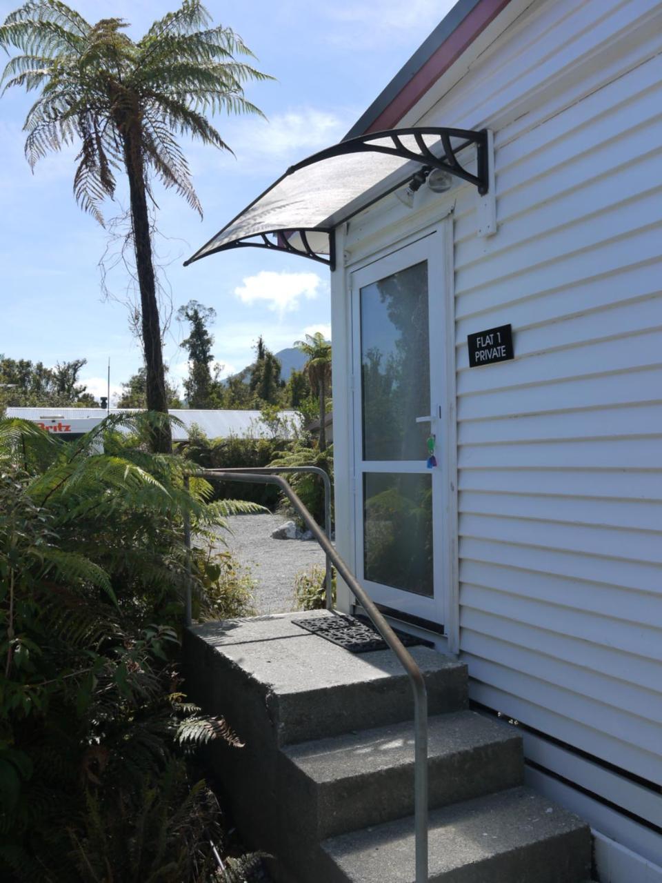 Central Franz Josef Cabins And Flats Exterior photo